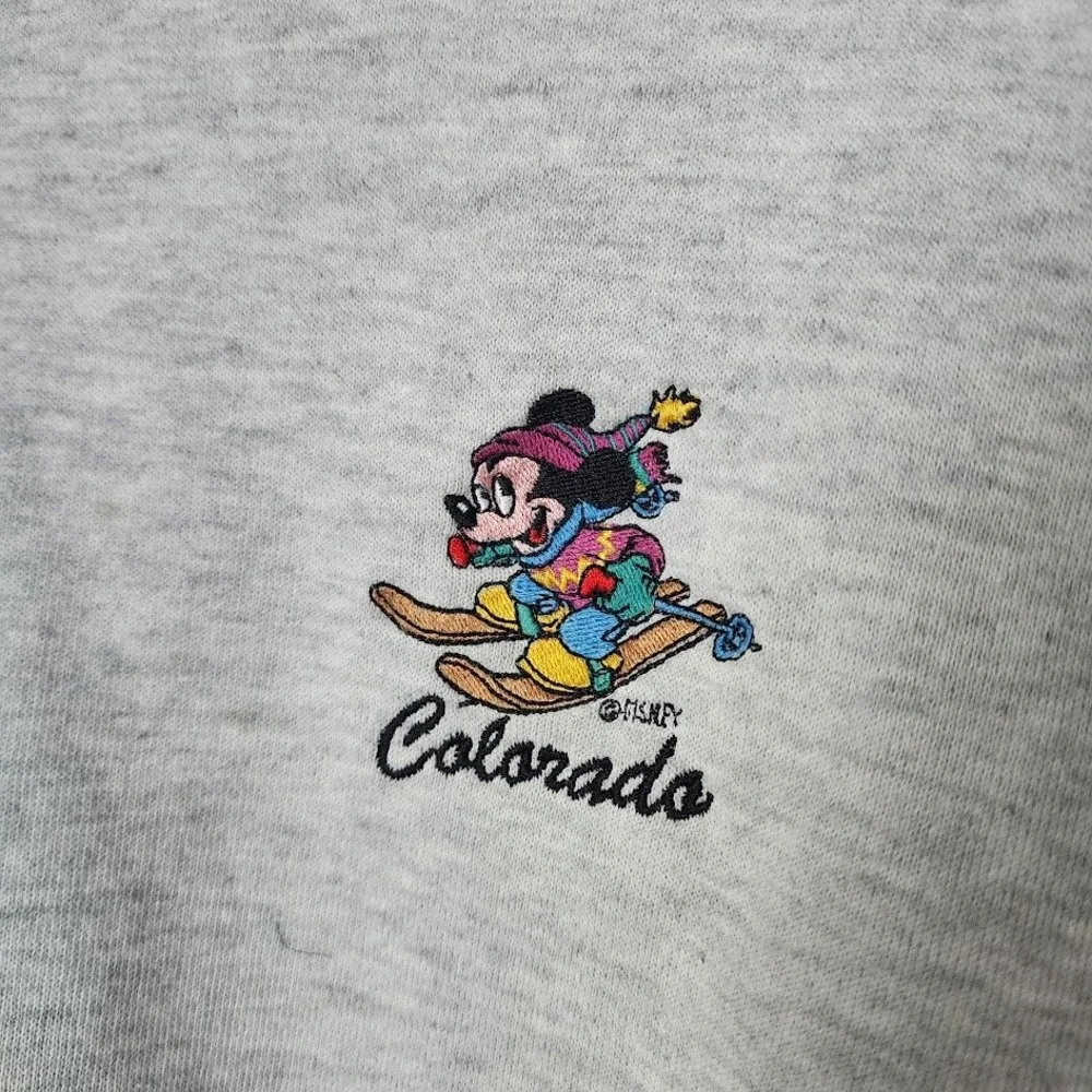 VINTAGE Disney Colorado Mickey Mouse‎ Ski Sweatshirt Gray Embroidered Crewneck